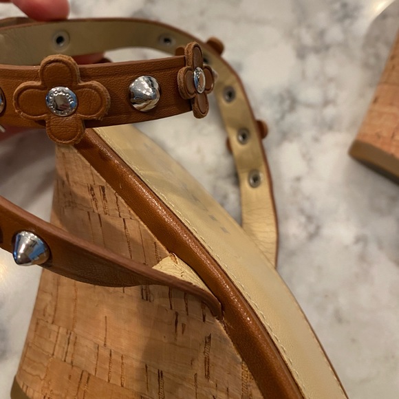 Coach Camel Strappy Floral Appliqué and Silver Stud Cork Wedges 8.5 EUC - Picture 2 of 8